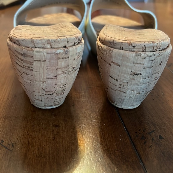 Stuart Weitzman white patent leather wedges size 41 - Picture 5 of 7